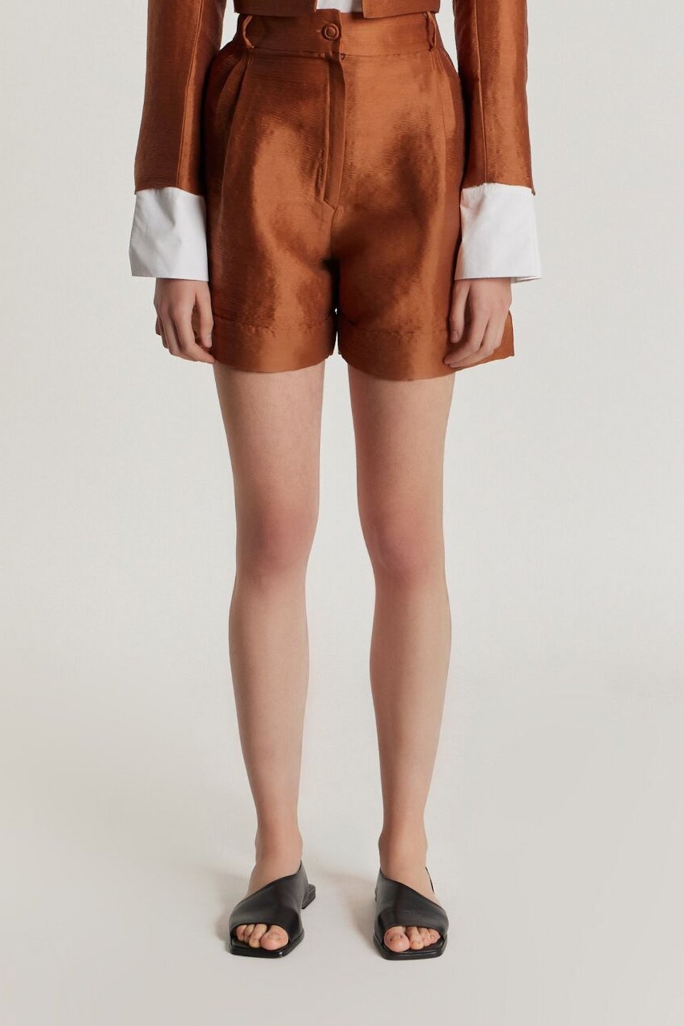 Camel textured high-waisted satin shorts – DESTREE