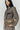 Sac à main en cuir taupe avec fermoir doré 