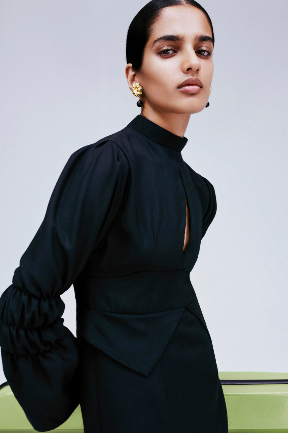 Soft Black Maxi Dress with Gathered Sleeves - S Soft Black Maxi Dress with Gathered Sleeves - S
