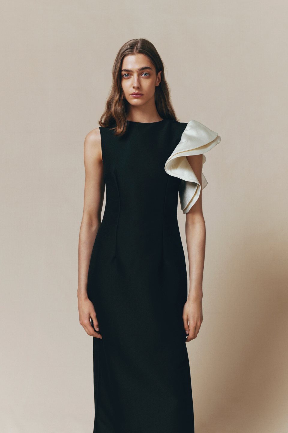 Black & white crepe midi dress with asymmetric ruffle detail – DESTREE