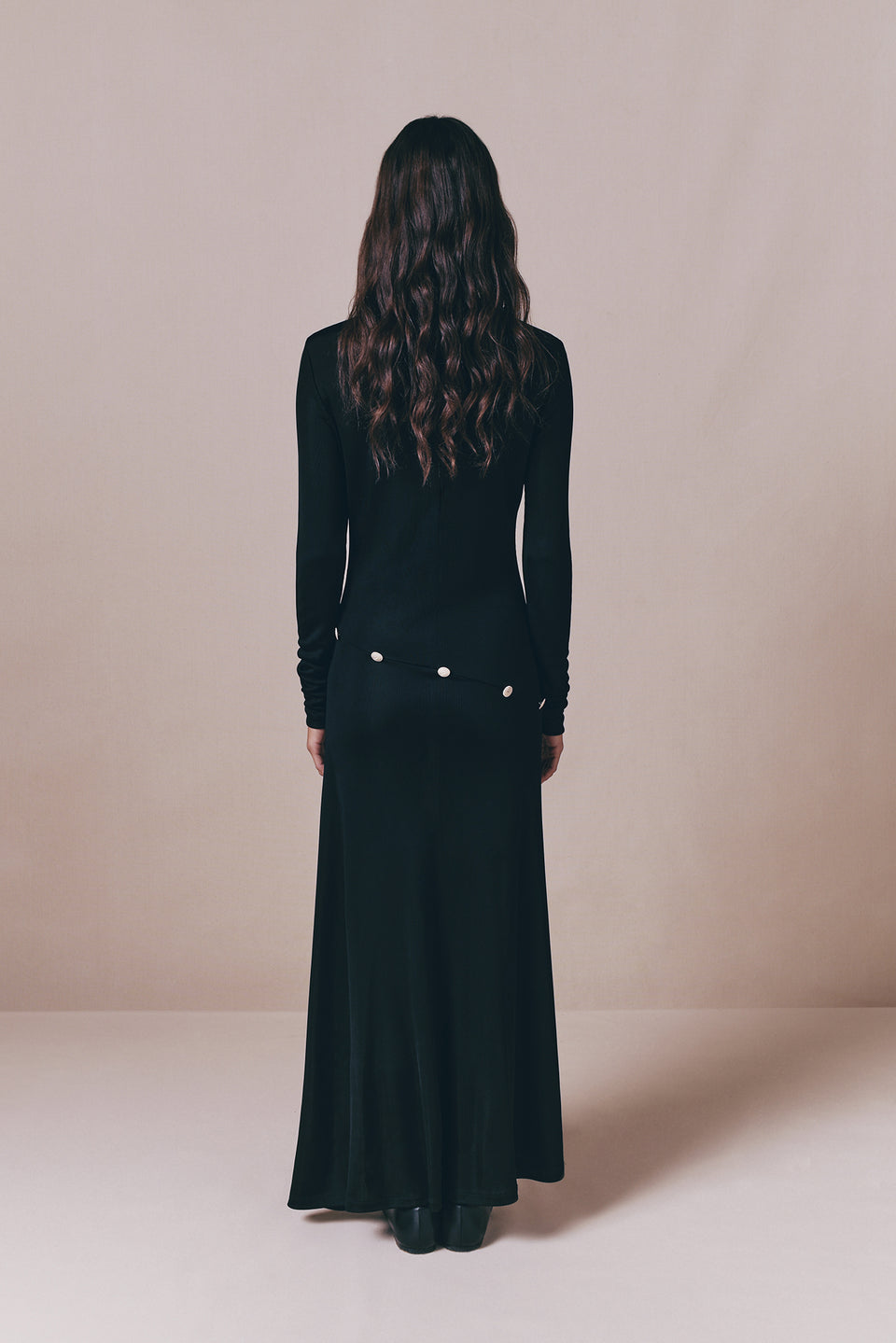 Black long-sleeve dress with button details - L Black long-sleeve dress with button details - L