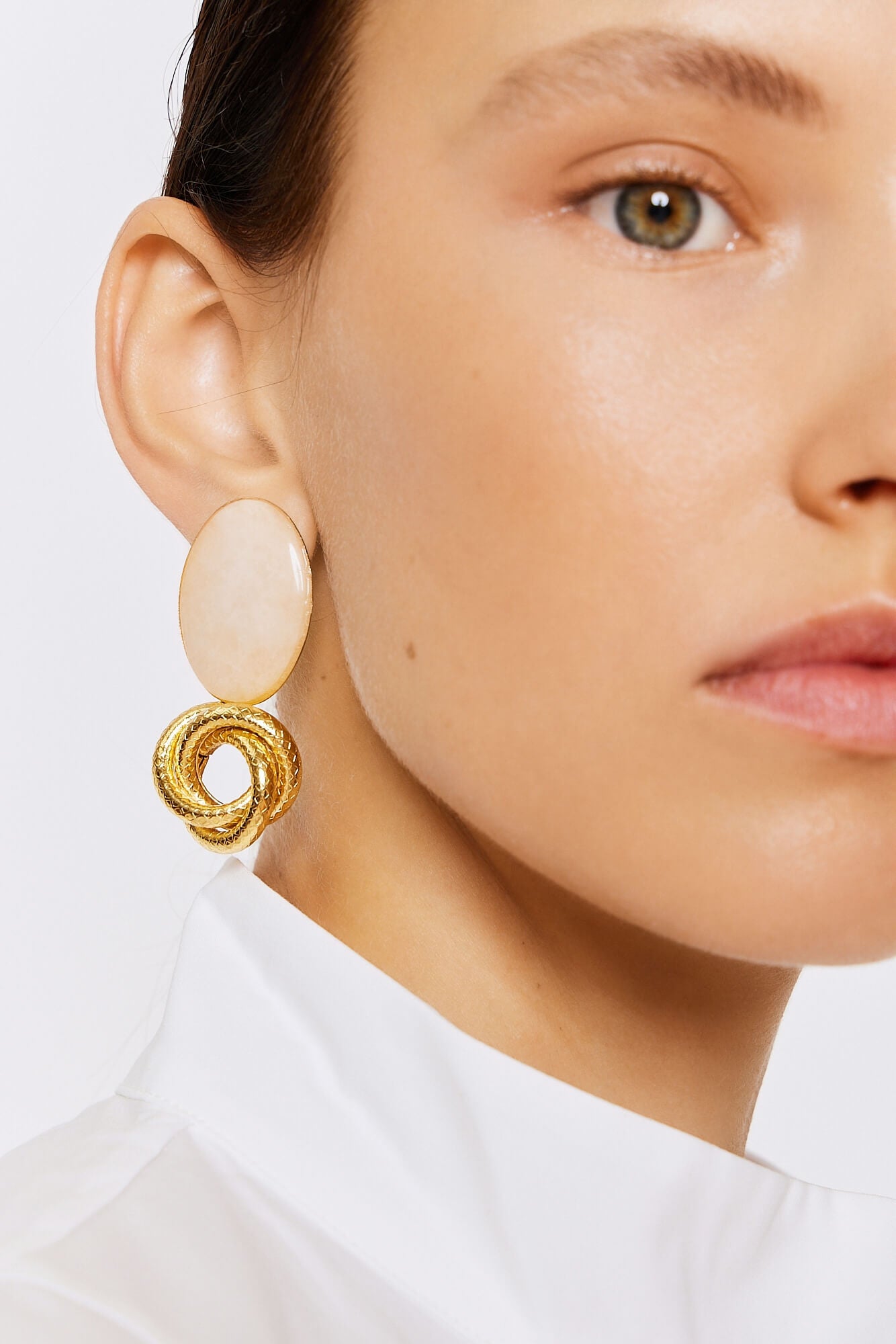 White Flower Piercing Earrings